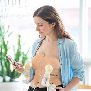 Hands free pumping bra